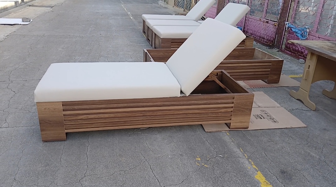 Oynar Başlıklı Şezlong
